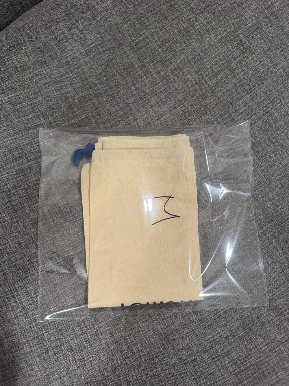 Louis Vuitton Cream Dust Bag with Navy Logo and Blue Drawstring - Picture 9 of 9